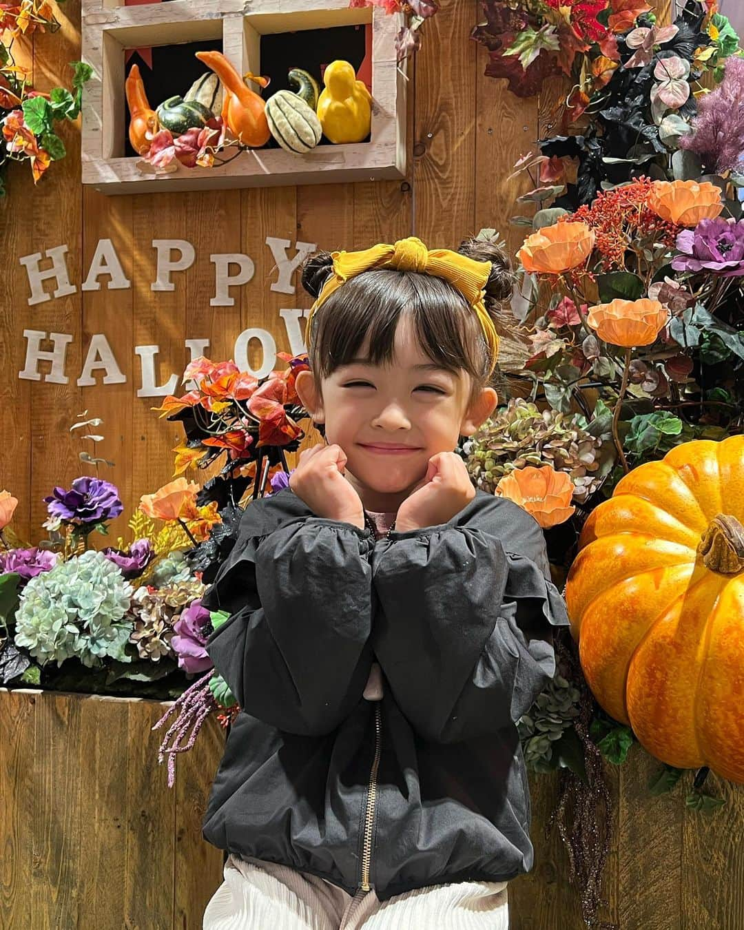 アレン明亜莉クレアさんのインスタグラム写真 - (アレン明亜莉クレアInstagram)「🎃 可愛い背景発見💕 ・ ハロウィンって可愛くて好き👻 ・ ・ ・ #halloween #halloween2021 #happyhalloween #ハロウィン #アレン明亜莉クレア #メアリーちゃん」10月26日 17時30分 - mary.2015c