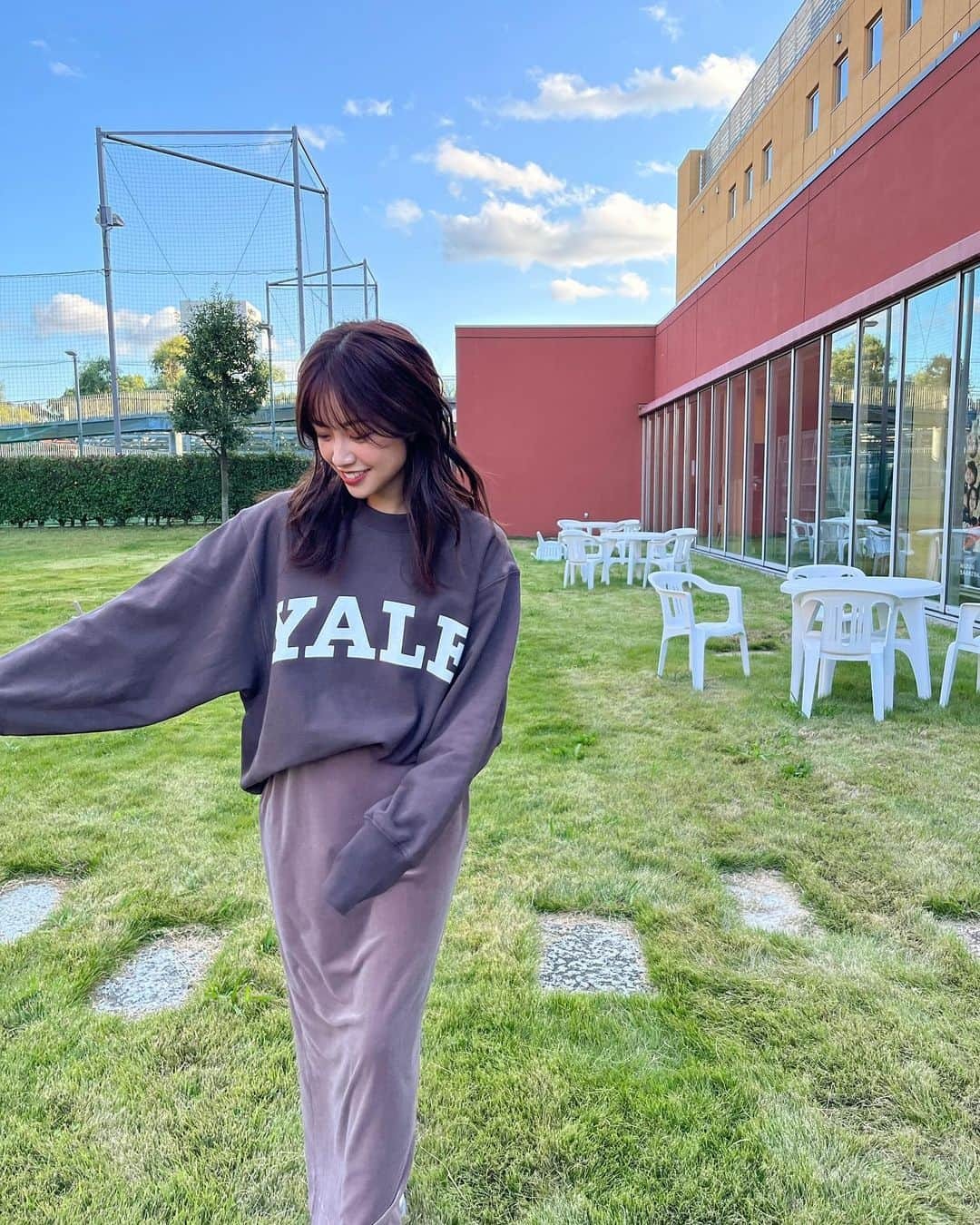 中川絵美里さんのインスタグラム写真 - (中川絵美里Instagram)「🌞 天気もよかったので外でゆきカメラマンに📸✌️ #私服 #yale#emmi#puma」10月26日 17時38分 - emiri_nakagawa