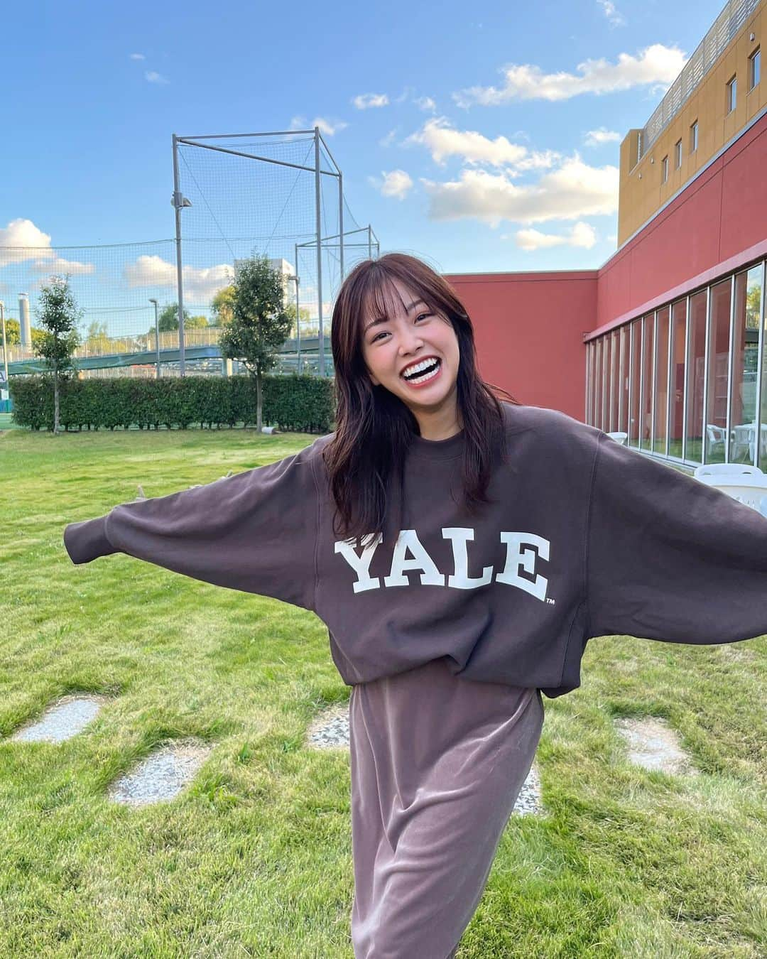 中川絵美里さんのインスタグラム写真 - (中川絵美里Instagram)「🌞 天気もよかったので外でゆきカメラマンに📸✌️ #私服 #yale#emmi#puma」10月26日 17時38分 - emiri_nakagawa