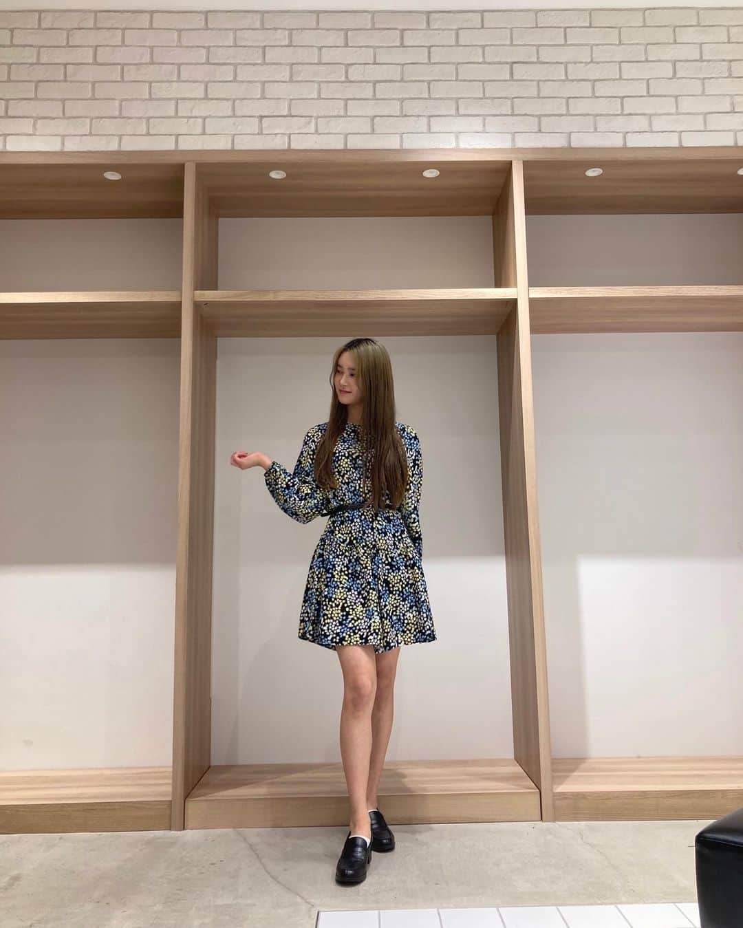 櫻井美羽さんのインスタグラム写真 - (櫻井美羽Instagram)「가방도 없는데 무슨 포즈하는겨,, 何のポーズってやつが1番盛れた、まあそういうこともあるよね」10月26日 17時47分 - beauty_feather0