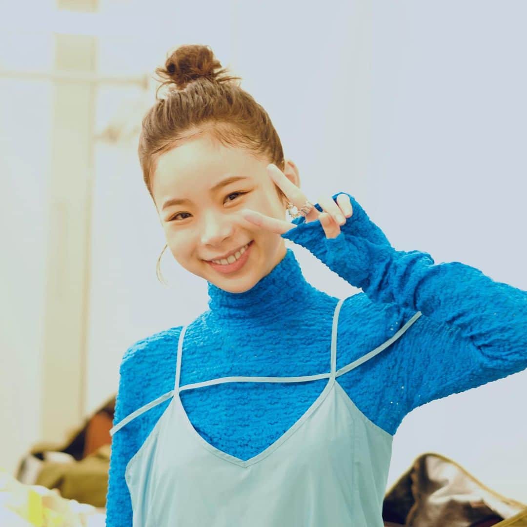 のインスタグラム：「趣里です。 ⁡ 皆さま、 ありがとうございました！🔥 ひとつひとつ読ませていただいて、元気もらっています😭 ハードな戦いでしたが、なんとか完食できてよかったです🔥 応援ありがとうございました🔥！！ 今週も始まったばかりですが、 頑張りましょう！！🔥🔥 ⁡ ⁡ マネージャーいまっさんです。 ⁡ NTV「有吉ゼミ2時間SP」 をご覧いただいた方のコメントが届いていまして、趣里共々喜んでいます☺︎ ありがとうございました！ とても嬉しいです。 ※2枚目のハの字眉は癖だと本人が申しておりました(いまっさんよく見かけています) ⁡ #有吉ゼミ #激辛チャレンジグルメ #趣里 #マネージャーいまっさん」