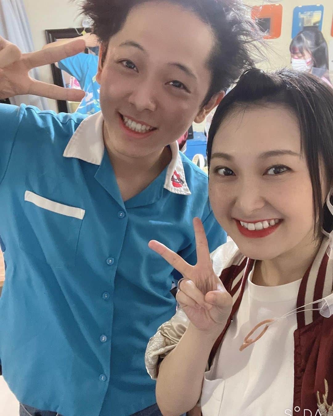 中川朋美さんのインスタグラム写真 - (中川朋美Instagram)「*⋆✈︎*⋆✈︎*⋆✈︎*⋆✈︎*⋆✈︎*⋆✈︎*⋆✈︎*⋆✈︎*⋆✈︎*⋆✈︎ ⁡ ⁡ A班 ⁡ 早紀役 れいなちゃんが新規合流と 前回逆班だった 大地役 もりげん 参加 ⁡ 2人とも本当に大変だったと思うのに いつもニコニコしてて ⁡ 本当にいいチームになったなって思います✨ ⁡ ⁡ ⁡ なんと言ってもね、ガールズがわちゃわちゃしてて可愛いの😆 ⁡ 舞台上だけでなく楽屋でも稽古場でも 誰か一人でも暗くなりそうだったら 他のふたりが少しバカ騒ぎして明るくしてた！ ⁡ ⁡ そういうの見るだけで ガールズに愛情わく💕💕 ⁡ ⁡ A班は本当に思いやりに溢れたキャストでした！ ⁡ ⁡ ⁡ A班だけでキャンプとか言ったら そうとううるさいんだろうなー。 でも、最高に楽しそうだなー🤣 ⁡ ⁡ #GJR #GOJET *⋆✈︎*⋆✈︎*⋆✈︎*⋆✈︎*⋆✈︎*⋆✈︎*⋆✈︎*⋆✈︎*⋆✈︎*⋆✈︎」10月26日 18時05分 - 0603tomomi