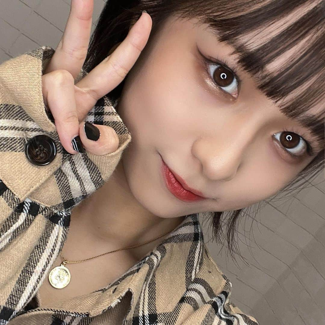 佐藤ひなたさんのインスタグラム写真 - (佐藤ひなたInstagram)「・ ・ みなさん、風邪などひいてませんかー？　(๑و•̀Δ•́)و)  朝　ベッドから出たら 目が開かないでﾌﾗﾌﾗ リビングに行って 笑われちゃう ひなです‼︎  #お布団から出たくない #おねむ #お布団大好き ♡ #佐藤ひなた #ひな #06  #ひなdays」10月26日 18時20分 - hinata_sato_official