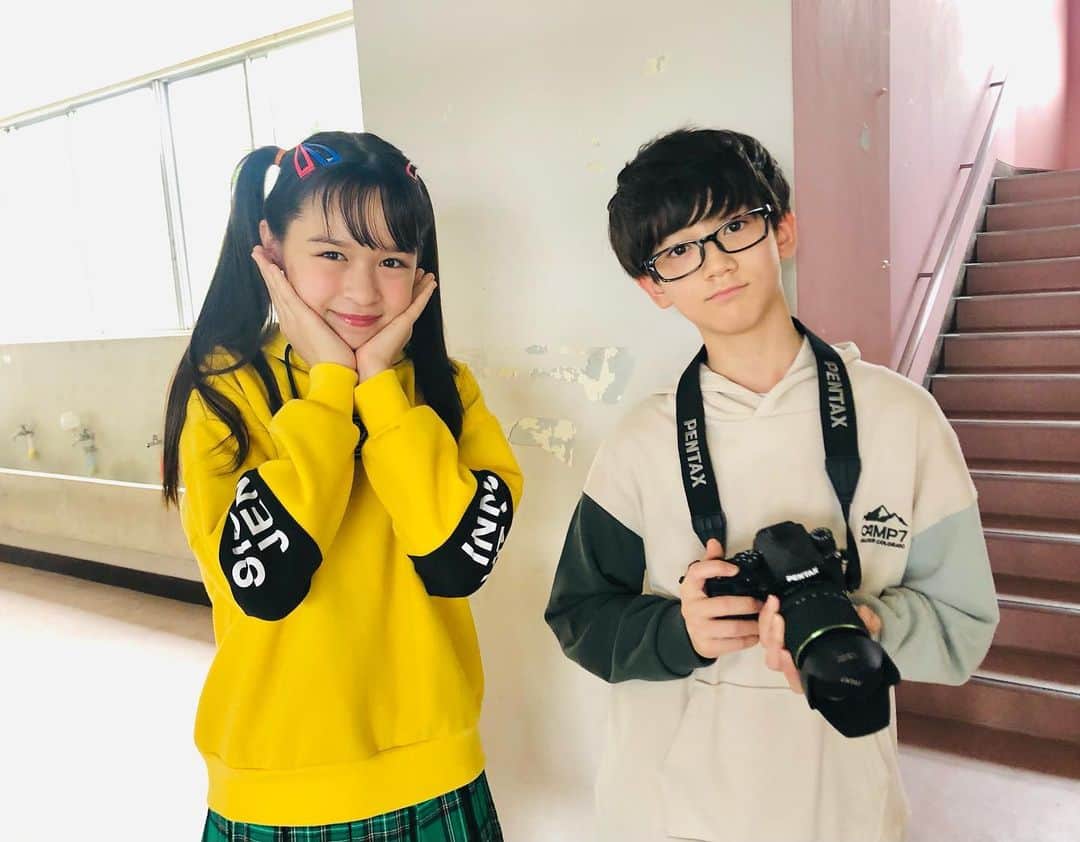ニコ☆プチのインスタグラム：「🤗📸  ハルと記者ノエル🔥🔥 バチバチな関係…⁈😡😡  #秋冬はやっぱりパーカだよね #浅賀望大 #星名ハルハ」