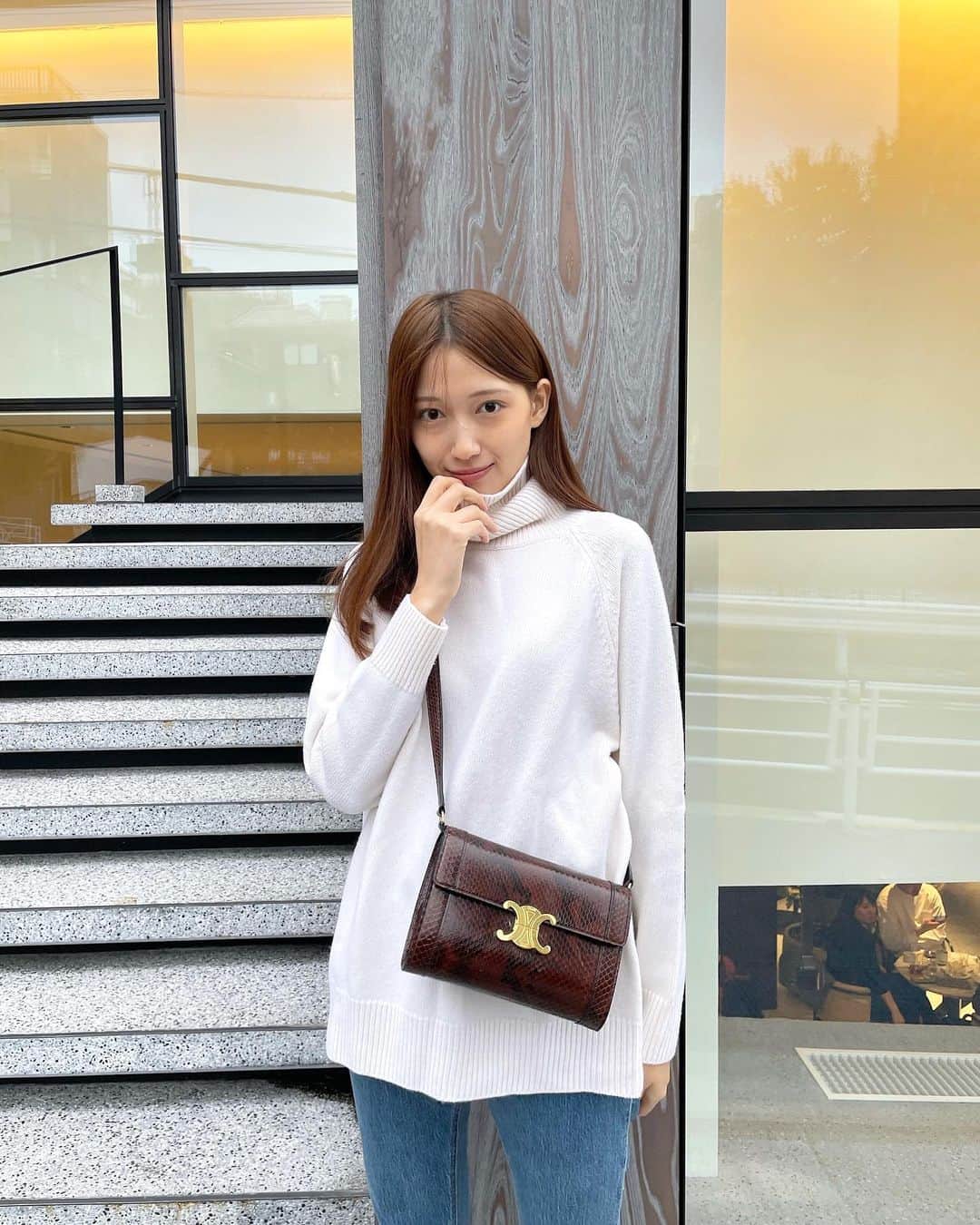 大野いとのインスタグラム：「favorite 😌💕 knit #ebure  bag #celine」