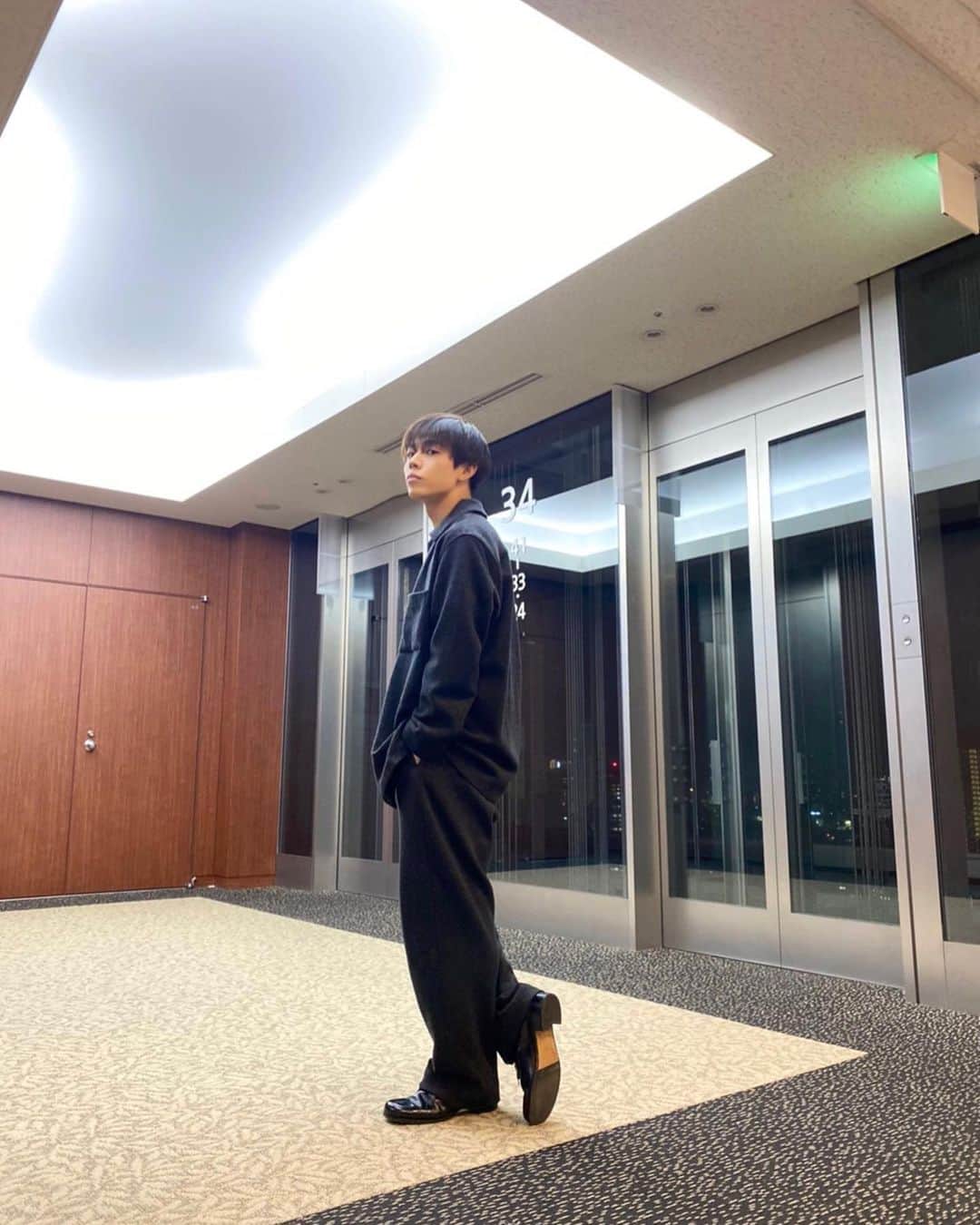 岩岡徹のインスタグラム：「すっかり寒いですね❄️ 体調管理しっかりと👍🏻  #明日はLIVE #楽しみましょう」