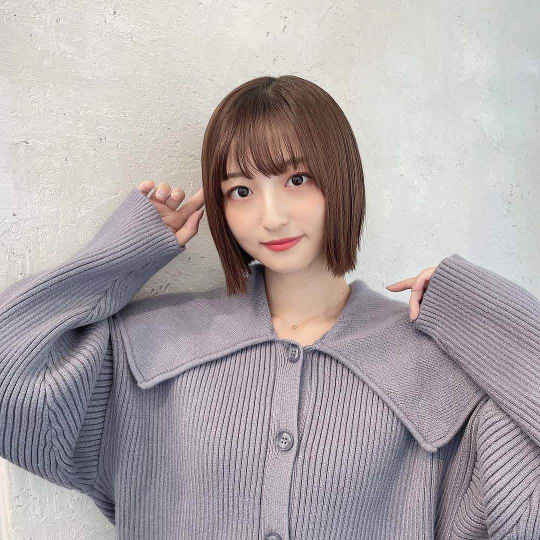 のインスタグラム：「⁡ ⁡ ⁡ 髪切ってきました✂︎ ⁡ ⁡ 顎ラインのぱつっとボブ そして少し重めの前髪🤍 ⁡ ⁡ 最近までロングだったので イメチェンできて嬉しい☻ ⁡ ⁡ @shige.hair さん いつもありがとうございます✨ ⁡ #ミニボブ#ボブヘアー#顎ラインボブ#切りっぱなしボブ#ボブスタイル#ヘアカット」