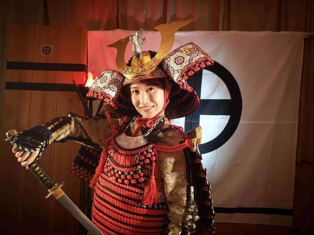 島津咲苗さんのインスタグラム写真 - (島津咲苗Instagram)「昨日の答え🤓 戦国武将といえば、、？ 戦国駅伝！ということで 全日本大学駅伝に向けて告知VTRを撮りに行っていたのでした！  沢山の答えをいただきましたが ハロウィーンの仮装でも防寒対策でも 武将隊に入るわけでもないですよ〜🤣  来週ごろ〜流れ始めるそうですので 探してみてください(^^) . . @tv.asahi_ekiden  #全日本大学駅伝 #戦国駅伝 #伊勢路 #戦国武将 #島津家 #島津義久 #薩摩藩 #甲冑体験 #関ヶ原 #メーテレ #アナウンサー #島津咲苗」10月26日 21時00分 - sanae_shimazu