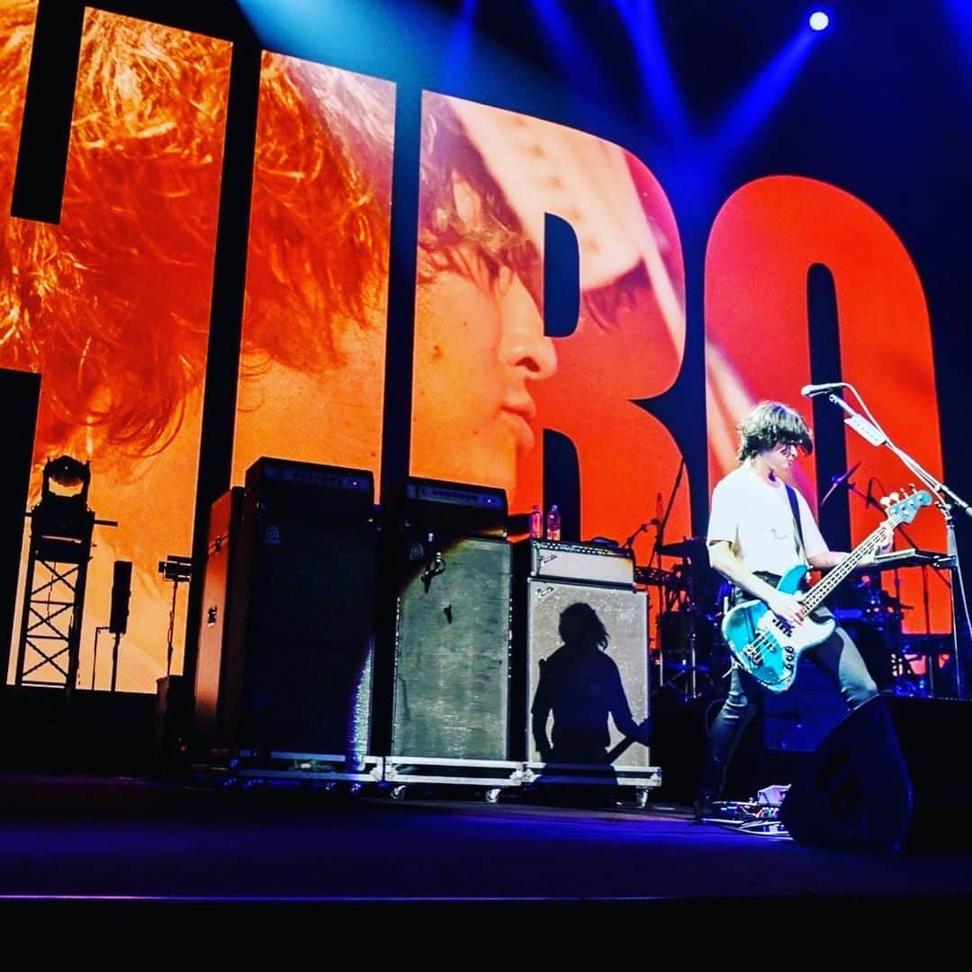 磯部寛之さんのインスタグラム写真 - (磯部寛之Instagram)「Thank you Budokan! You guys were great. See you again tomorrow. Hiro 武道館ありがとう！皆最高でした。暑くて、こんな広いのに酸素薄めなんじゃないかと思うくらいの盛り上がり。気持ち良かった。また明日。ひろ #alexandros #aleatoricarena4days #day3 #budokan #日本武道館」10月26日 21時28分 - hiro_isobe_alexandros