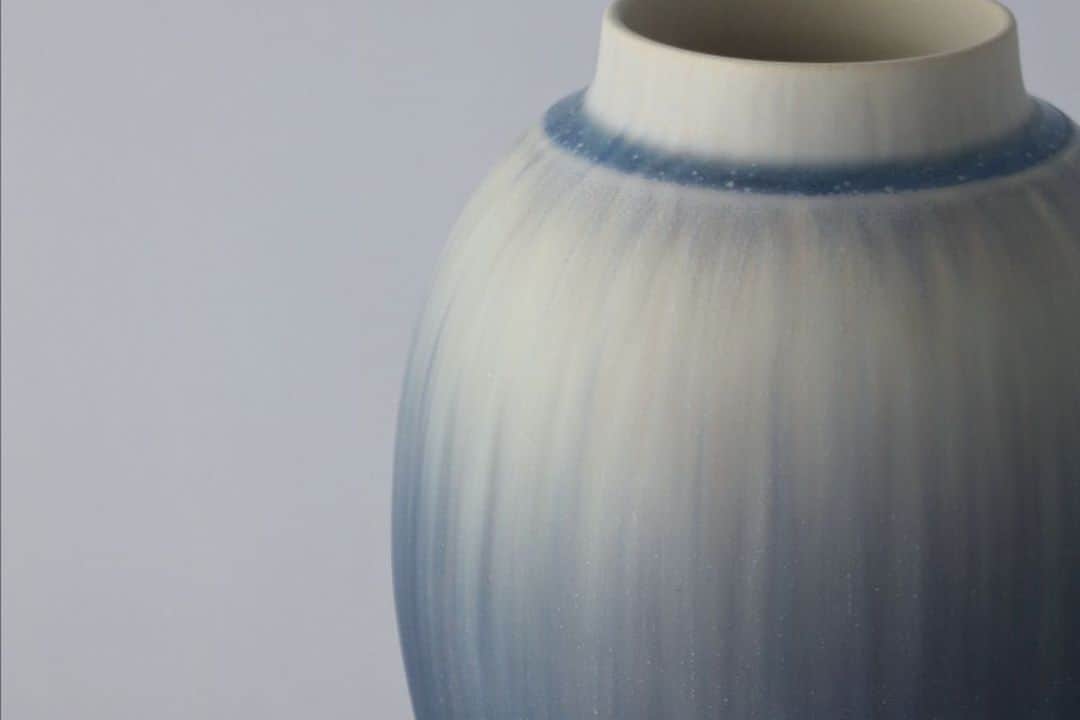 岩崎龍二さんのインスタグラム写真 - (岩崎龍二Instagram)「#紫匂 . #シコウ . #花器 #器 #陶器  #岩崎龍二  #陶瓷 #도예 #potter  #pottery #potterie #Poterie #porcelain #ceramic #ceramica #keramik #ryujiiwasaki #glazed #design #stoneware #art #japan」10月26日 21時34分 - iwasakiryuji