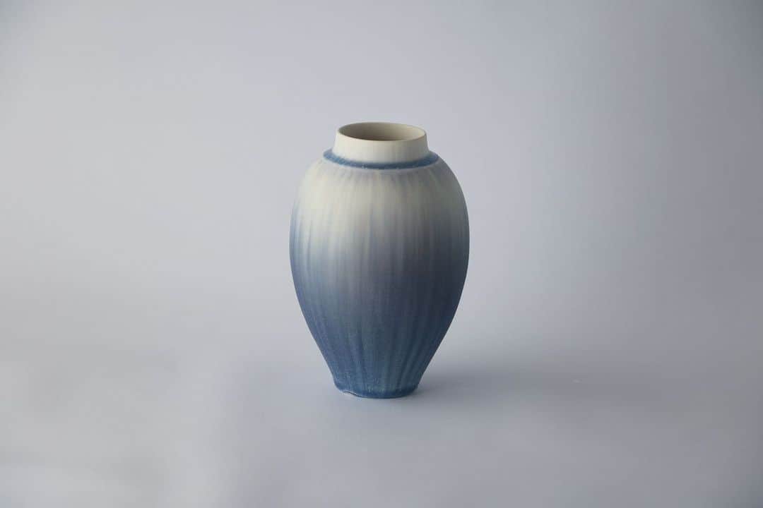 岩崎龍二さんのインスタグラム写真 - (岩崎龍二Instagram)「#紫匂 . #シコウ . #花器 #器 #陶器  #岩崎龍二  #陶瓷 #도예 #potter  #pottery #potterie #Poterie #porcelain #ceramic #ceramica #keramik #ryujiiwasaki #glazed #design #stoneware #art #japan」10月26日 21時34分 - iwasakiryuji