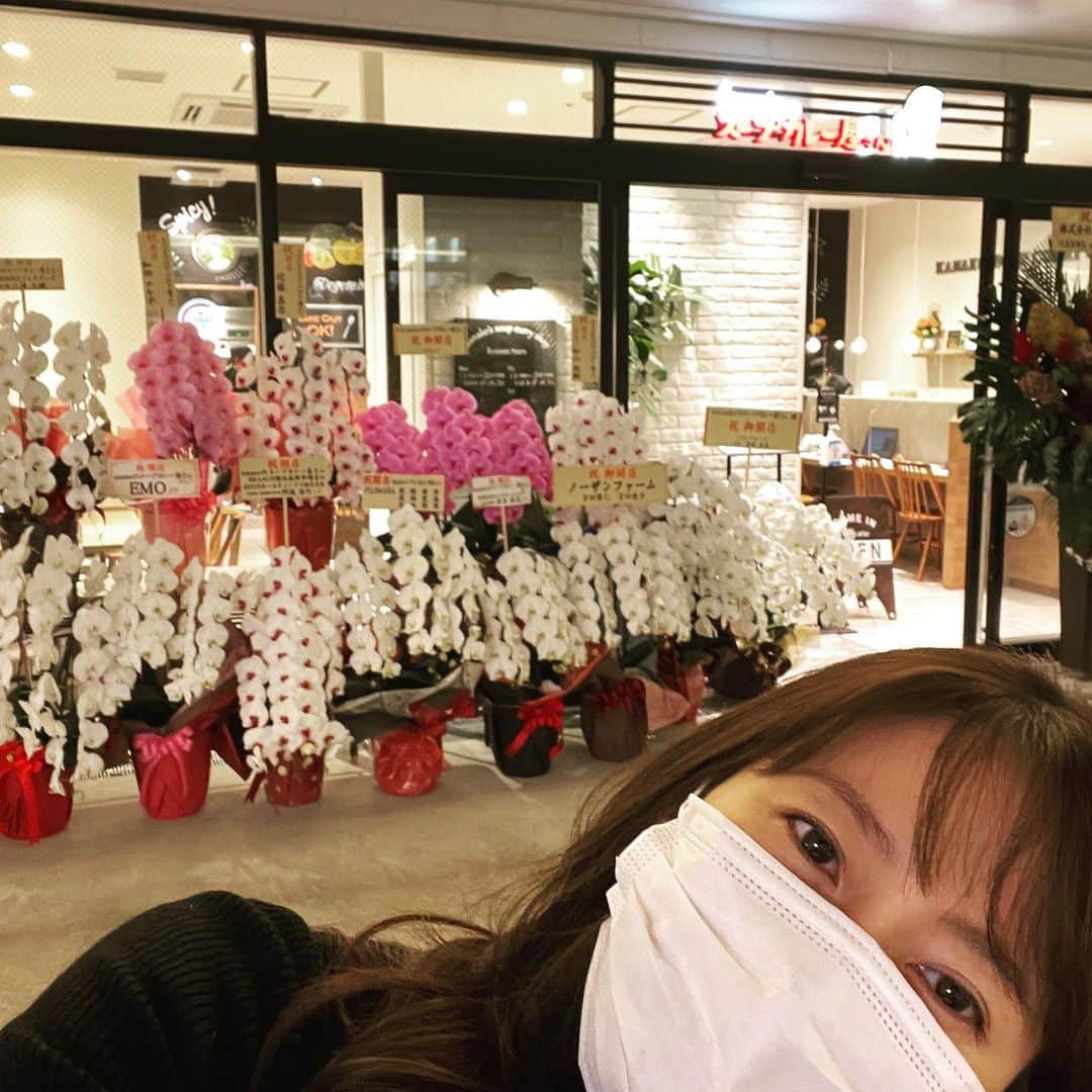 のインスタグラム：「kanakoのスープカレー屋さんブランチ横浜南部市場店を10/22にオープンさせて頂きました。 お店づくりに携わっていただいた方々、お祝いのお花をお贈りいただいた方々に恥じないお店となりますように、スタッフ一同日々努力をして参ります。 今後とも何卒宜しくお願い致します。🙇🏻‍♀️ @kanako.curry.official  #kanakoのスープカレー屋さん  #スープカレー#横浜カレー  #ブランチ横浜南部市場  #横浜グルメ #横浜ランチ #カレースタグラム  #instafood #spice #yokohama #soupcurry  #curry」