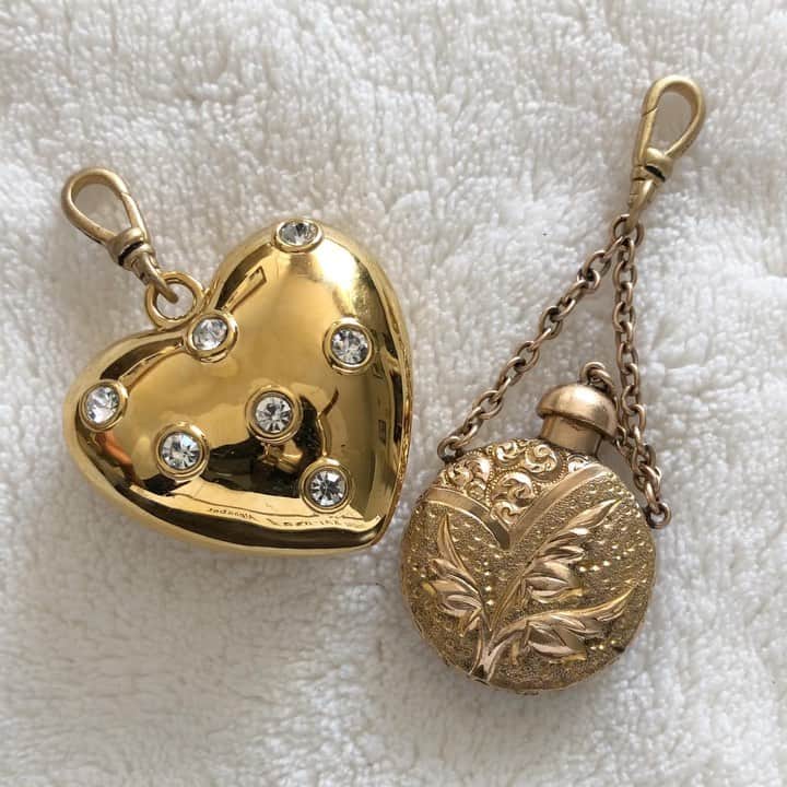 ルル フロストのインスタグラム：「Statement makers that made our hearts stop. | shop the link in bio before they’re all gone. #lfcharms #lulufrost」