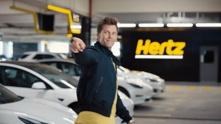 トム・ブレイディのインスタグラム：「The new @hertz EV line is the GOAT. #LetsGo」