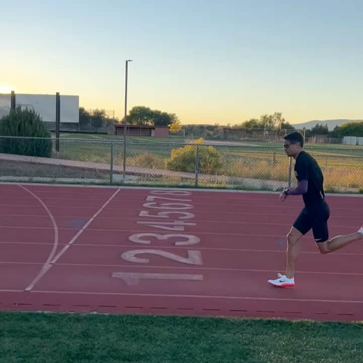 マシュー・セントロウィッツのインスタグラム：「Last 400 of a 4 mile session this evening in Sedona.」