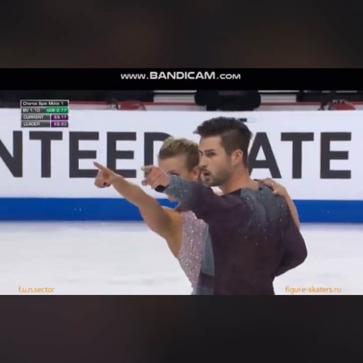 マディソン・ハベルのインスタグラム：「“That was fun!”   What an amazing feeling to perform for a live crowd! And for anyone wondering, I was blowing kisses and pointing at my mom. 🥰」