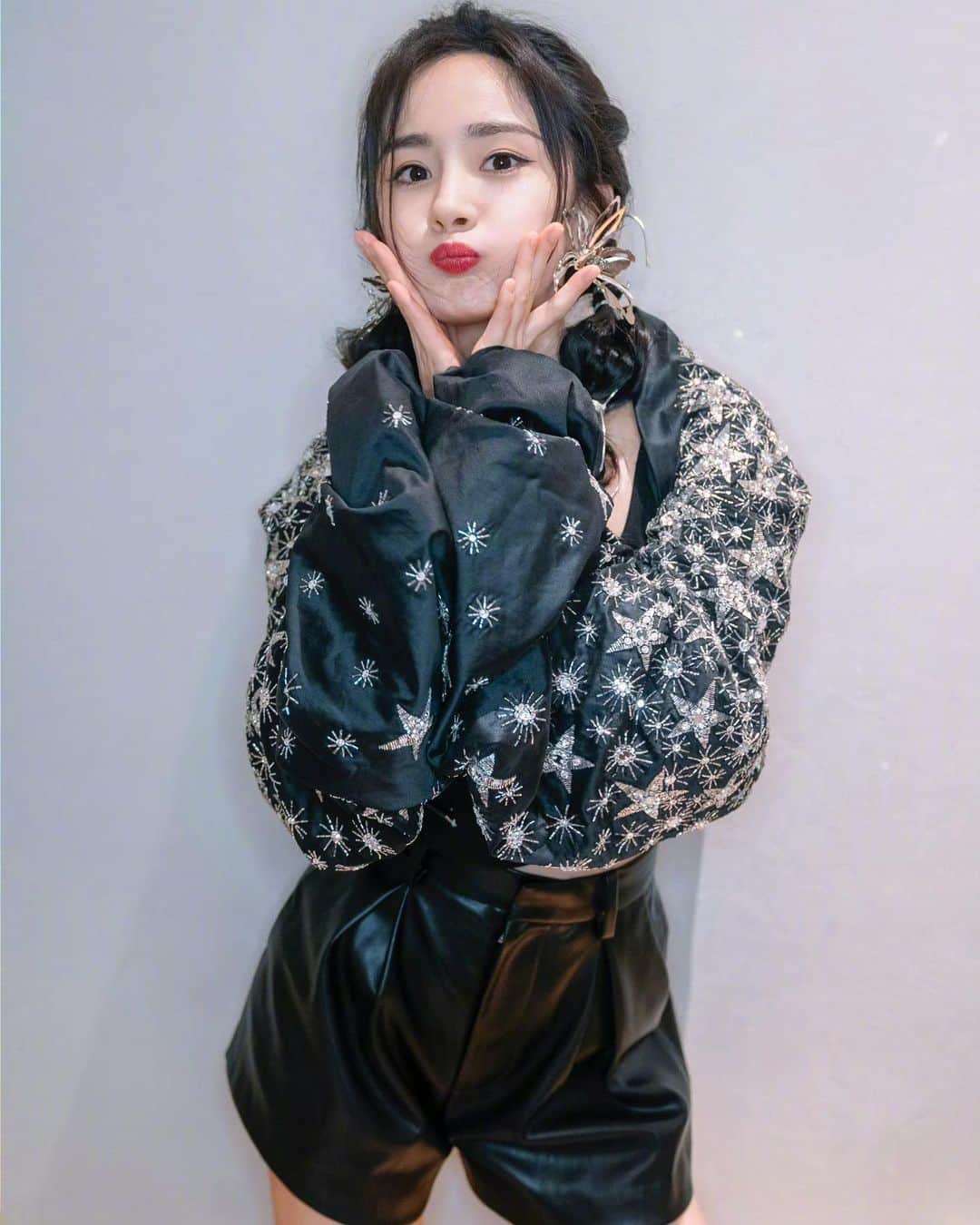 ヤン・ミー（Yang Mi）のインスタグラム：「可爱幂💕身材绝了🥰 #yangmi #mimi #大幂幂 #杨幂yangmi #杨幂」