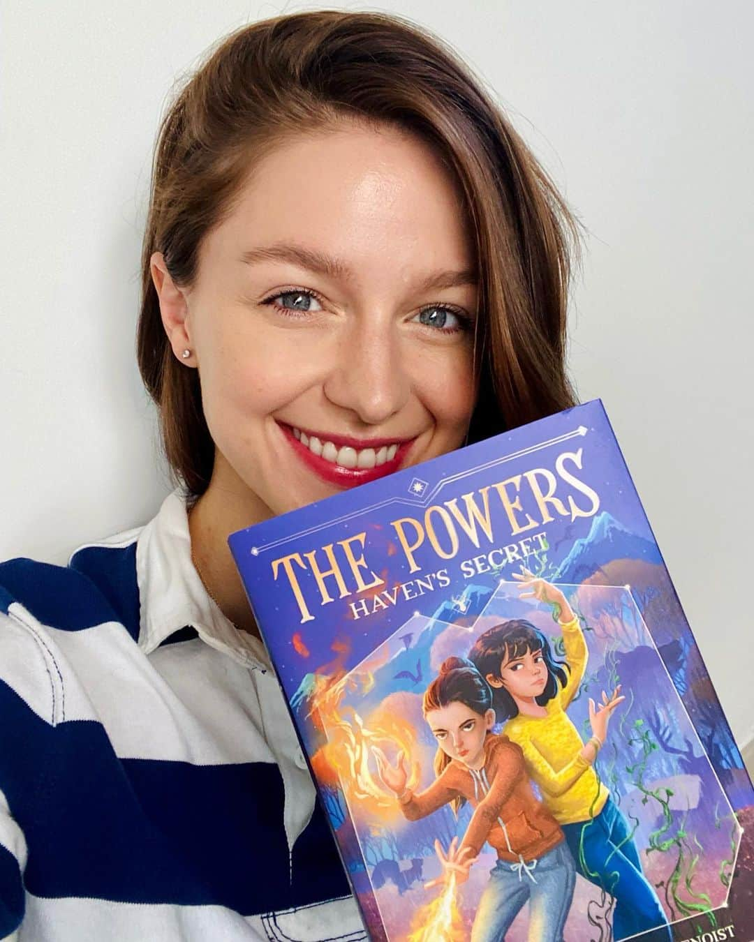 メリッサ・ベノイストさんのインスタグラム写真 - (メリッサ・ベノイストInstagram)「It’s the day of the book, y’all!!! Happy book birthday to #havenssecret @abramskids   I’m so excited that this book can now be in readers’ hands—it’s really the most special to me because I got to do it all with my sister @jessicabenoistyoung 👯‍♀️」10月27日 2時57分 - melissabenoist