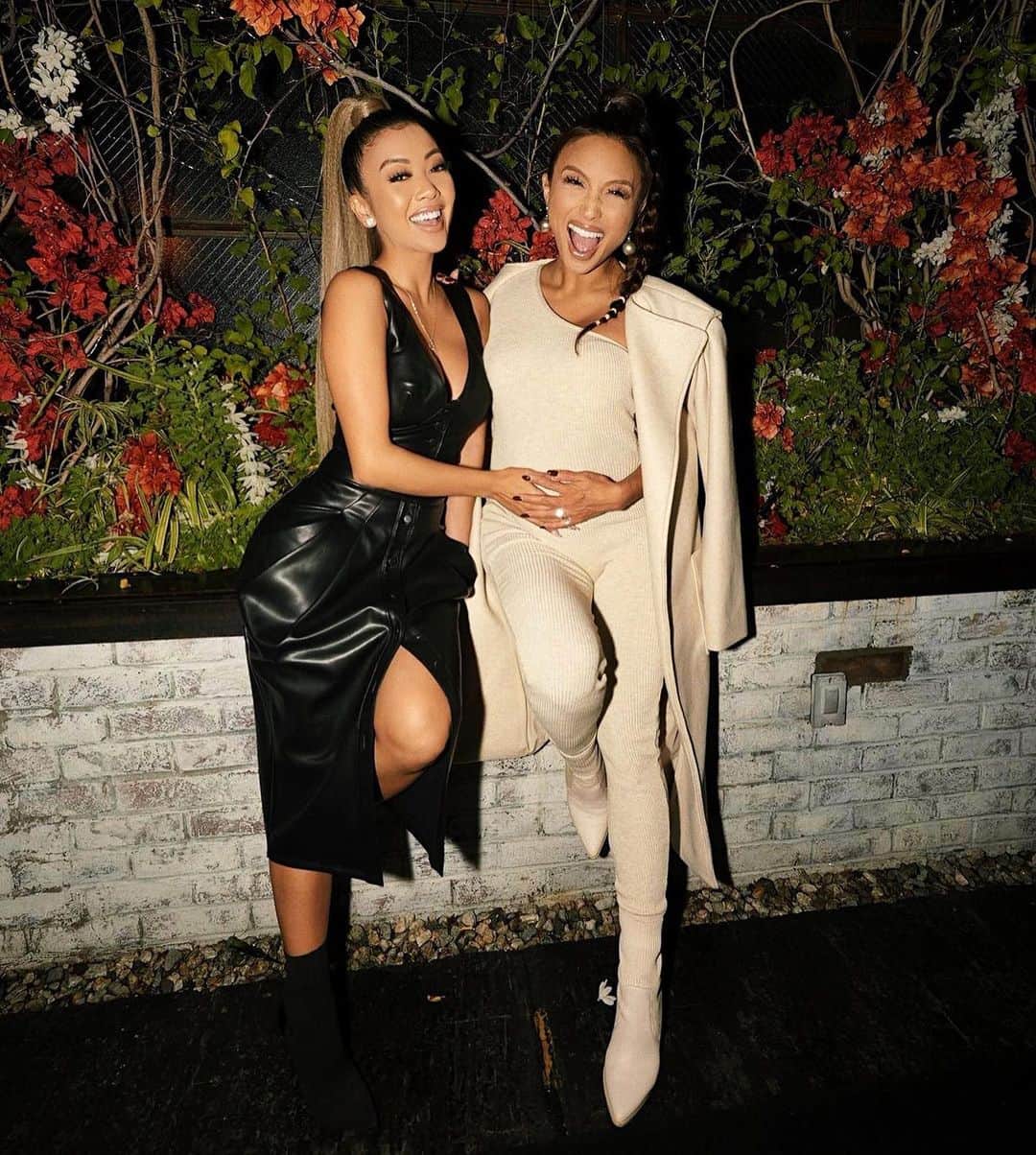 リアン Vのインスタグラム：「BIG Congratulations to my sis @thejeanniemai for her new Clothing Collection available now in @macys !✨ So proud of you! 👏🏽 Her new pieces are all so stunning! 😍 Had such an amazing time at the launch dinner last night! Thank you for having me 🥰 Love you and @themamamai so much! ❤️😘」