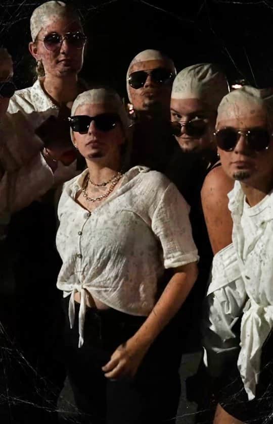 のインスタグラム：「Who could be my body double in a movie? Show me your best Mr. Worldwide costume by using #IFEARGOOD and tagging @Pitbull for a chance to be shared across my socials on #Halloween! 🎃👻🧟 Dale!」