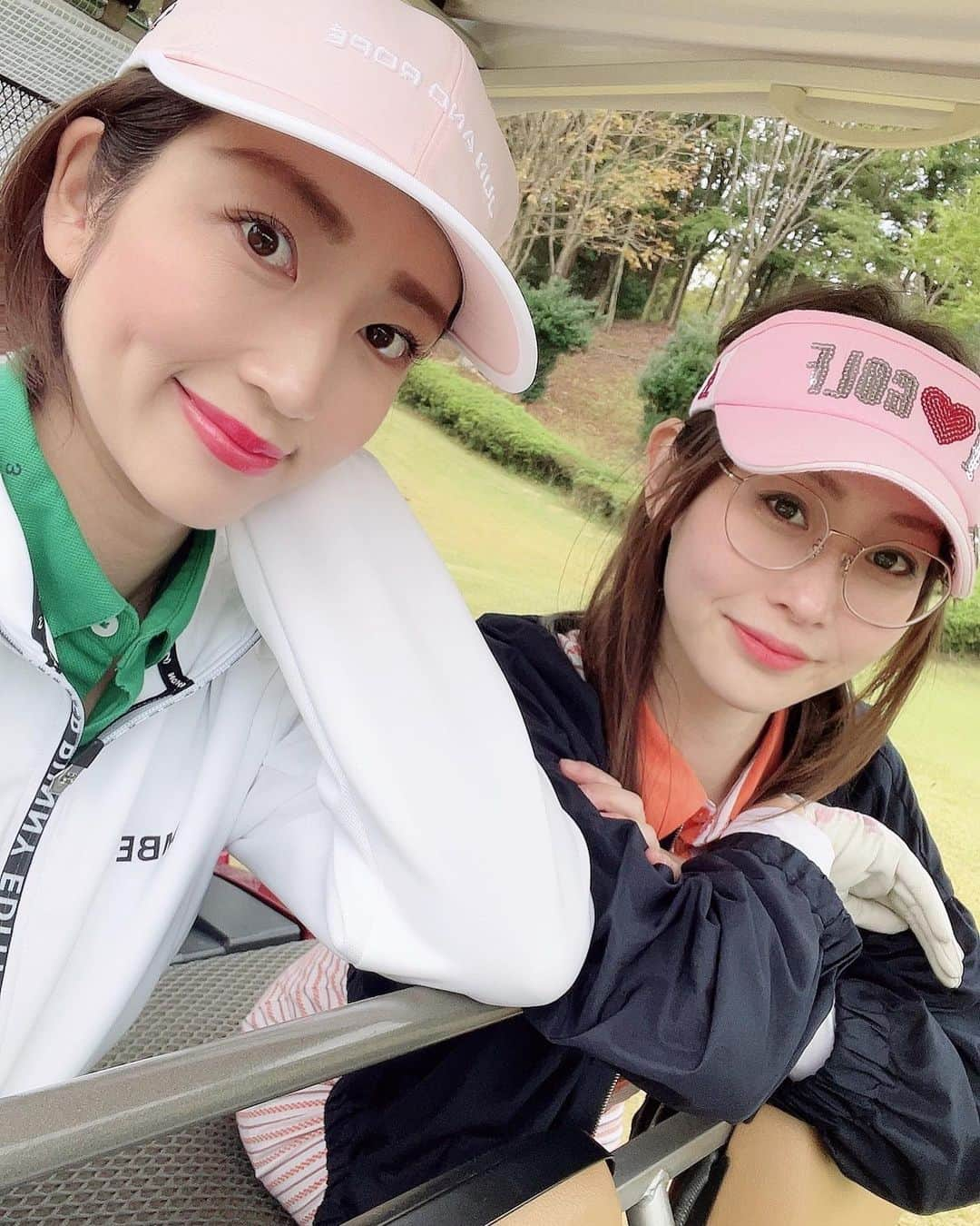 庄司ゆうこさんのインスタグラム写真 - (庄司ゆうこInstagram)「ロッテ皆吉台でまほちゃんとゴルフ⛳️✨ 前半曇りで何とかもちましたが、後半見事に雨☔️😭晴れ女発揮出来ずでした😭 ちなみにこのパーカー、沖縄のアウトレットで70パーオフでGETしたやつ！笑 早速使えました🤗 来月のゴルフは晴れますよーに😭☀️ #雨ゴルフ#ゴルフ#雨の日#ロッテ皆吉台カントリー倶楽部#コアラのマーチ#大好き#ゴルフ女子#ゴルフコーデ#ゴルフウェア#昨日の夜女の子にドタキャンされて#腱鞘炎になるくらい色んな子にラインしていたら#即レスで#行くーって言ってくれたまほちゃんは神#感謝#幹事は大変#😂」10月27日 19時20分 - yuko.shoji