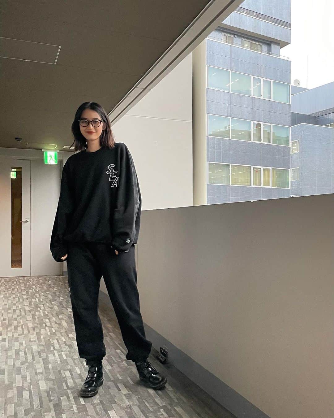 青野楓さんのインスタグラム写真 - (青野楓Instagram)「お気に入りすぎるセットアップ。 形がもうパーフェクトなのよ。 ジムto家とかもうずっとこれ🖤🖤🖤  #kaede626style #スウェット#セットアップ#windandsea」10月27日 19時50分 - kaede626
