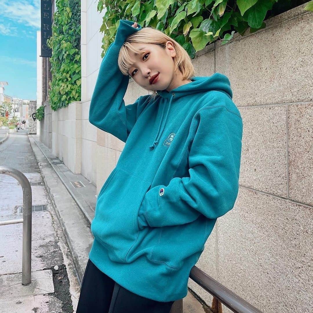 XGIRL_ootdのインスタグラム：「#xgirl_ootd @leehxxnjin 158cm 　 X-girl store STAFF 　 ------------------------------------ ▪️X-girl × Champion FACE REVERSE WEAVE SWEAT HOODIE ￥15,400(税込) ------------------------------------ 　 #xgirl #xgirljp #xgirlus #エックスガール #ストリートコーデ #ストリートファッション #スタッフスナップ #フーディー #チャンピオン #チャンピオンパーカー #スウェット #パーカー #champion」