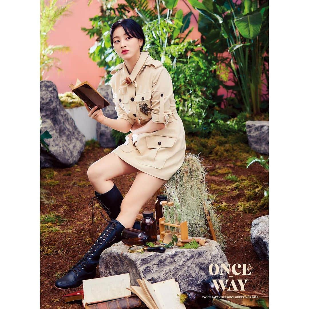 のインスタグラム：「TWICE JAPAN SEASON’S GREETINGS 2022 “ONCE-WAY” PRE-ORDER 10.04(月) 12:00～10.31(日) 23:59  Teaser JIHYO  詳細はこちら https://twicejapan.com/news/detail/853  #TWICE #ONCE_WAY  #🐶」