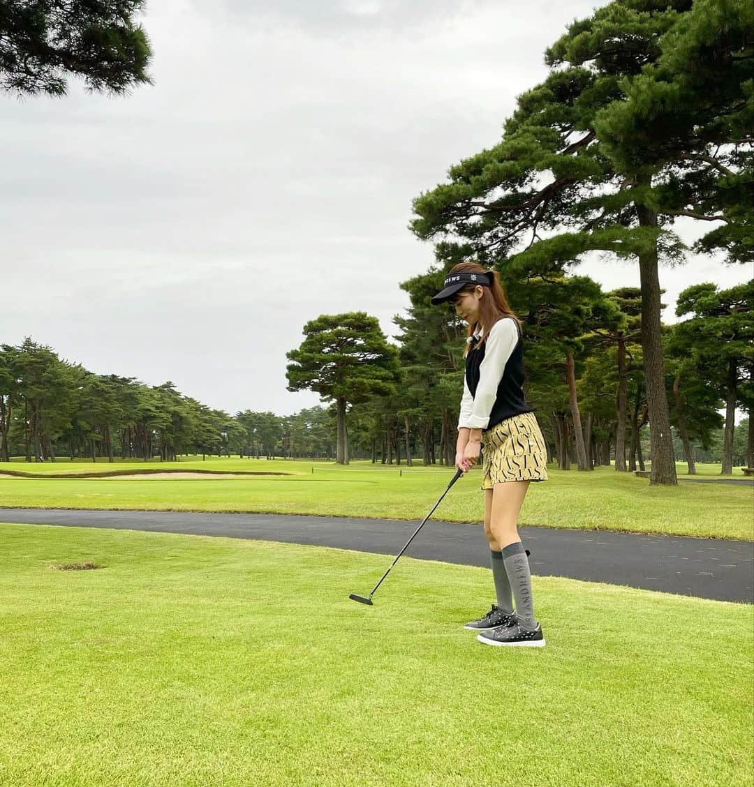 栗原里奈さんのインスタグラム写真 - (栗原里奈Instagram)「⛳️痛快逆転ゴルフ⛳️  Lesson24 スイングの基本  公開しています✨⛳️  基本って実は中々身に付けるの大変ですよね🧐 頭で考えながら身体で実行しようにも裏腹になってしまったりと中々難しい😱 今回は新たな器具を使って？！ その基本を身につけるべく！教えてもらっています✨  だからゴルフはやめられない 痛快！逆転ゴルフ ～林の中からナイスパー～ 放送日時：毎週（水）配信　【PREMIUM限定】　 ※放送日は変更となる場合があります。  今日は火曜だと思い込んでいました、曜日感覚が全くないですね😱笑  衣装 @standrews_jp  さん  #golfnettv#逆転ゴルフ #ゴルフ女子#golfstaglam #ゴルフレッスン#レッスン #衣装#セントアンドリュース#standrews  #セントフォース#フリーアナウンサー#栗原里奈」10月27日 12時34分 - rina__kurihara