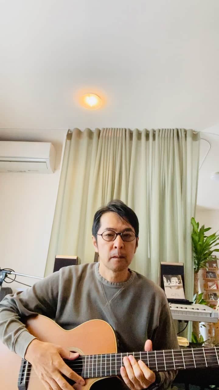 徳永英明のインスタグラム：「作詞　麻生圭子 作曲　徳永英明  久しぶりにガットギターで演奏しました」
