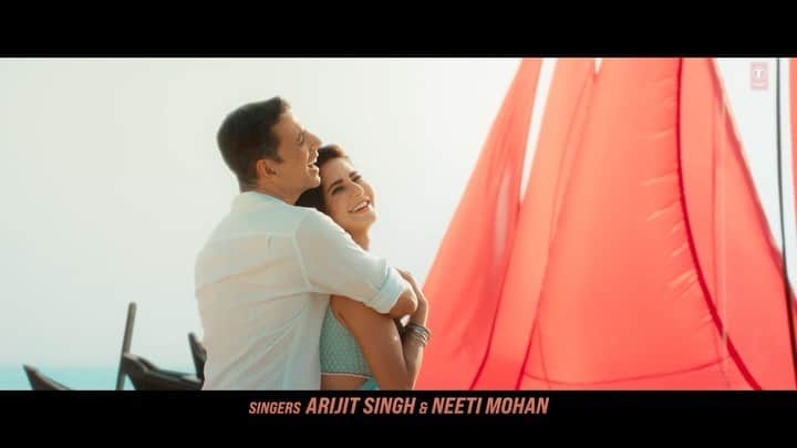 カトリーナ・カイフのインスタグラム：「#mereyaara ❤️❤️ those blissful days #sooryavaanshi #backtocinema 5th November  🎥  @arijitsingh @neetimohan18 @its_kaushikofficial @its_gudduofficial @akashdeep.sengupta @azeemdayani @therashmivirag」