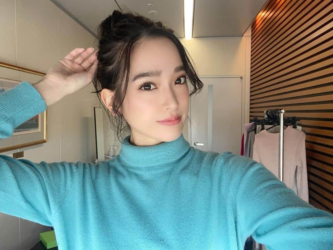 太田麻美のインスタグラム：「先日バゲットの撮影をしてきました♡ 明日10/28(木)10:25〜放送 日本テレビ『バゲット』 映像でのモデル出演予定です✨ ※生放送の為、変更の可能性もあります。  #バゲット #日テレ #日本テレビ #モデル #テレビ #お団子ヘア #アップヘア #ヘアアレンジ #アップスタイル」
