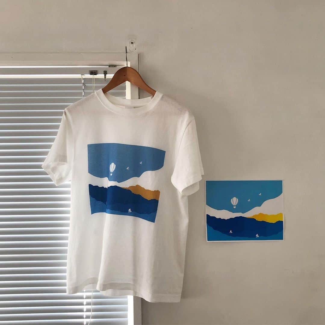 yurika_eyeのインスタグラム：「何回も着てるお気に入りの オリジナルTシャツ💙  @2wins_yuriyuri  よかったからこのタグのURLから 覗いて見てください👀✨ :  #2winsyuriyuri #original #design #art  #drawing #blue #fashion #suzuri #tshirt  #アート #デザイン #Tシャツ #青 #オリジナル  #ファッション #yurika2wins」