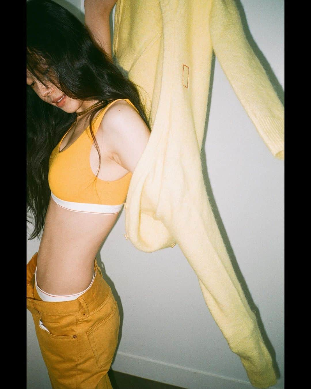 ソン・ナウンさんのインスタグラム写真 - (ソン・ナウンInstagram)「#광고 @calvinklein @heron #mycalvins」10月27日 15時14分 - marcellasne_