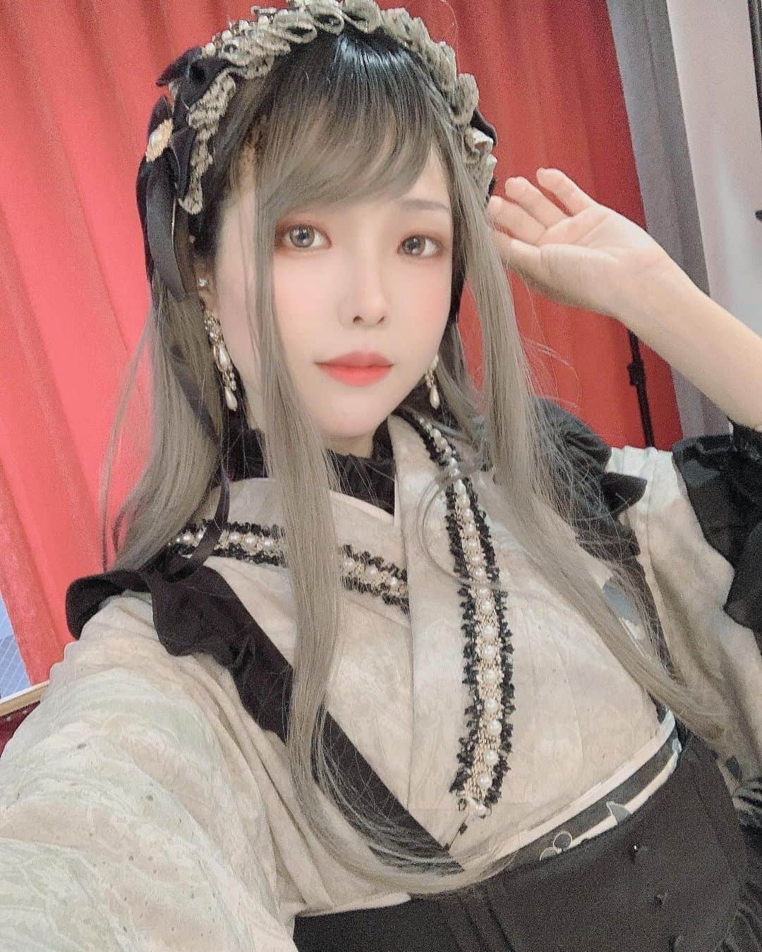 Elyさんのインスタグラム写真 - (ElyInstagram)「Today’s photo shoot ♥︎ 今日の撮影！黒エプロン♥︎  #elycosplay #dailyely #elydaily #blessed #travel  #kimono #retrostyle #retro #retro」10月27日 15時44分 - eeelyeee