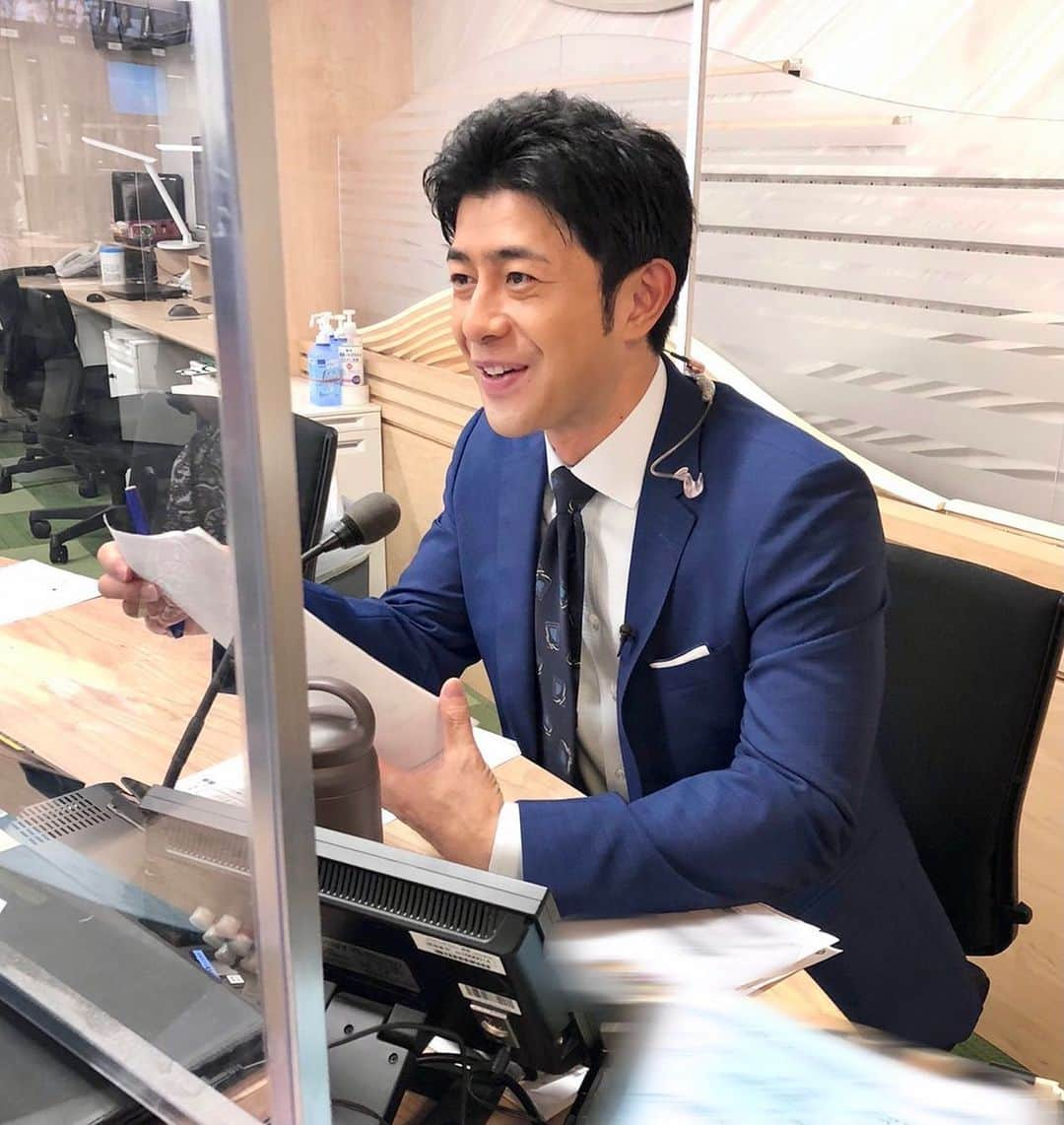 フジテレビ「プライムニュース イブニング」さんのインスタグラム写真 - (フジテレビ「プライムニュース イブニング」Instagram)「#イット ！放送中です   ●関東にも襲来？沖縄“ #軽石 ”で緊急対策 ●「母親殺害しようと…」放火未遂で逮捕 ●#シャトレーゼ がお菓子“ #専用卵 ”  ●地元で愛される関東発祥の #ご当地チェーン　埼玉ギョーザ&神奈川の麺&群馬イタリアン   ぜひご覧ください #加藤綾子 @ayako_kato.official #榎並大二郎 @enami_daijiro   #木村拓也 @takuya.kimura0801   #石本沙織   #住田裕子   #ガチャピン @gachapin_official #三井良浩   #佐久間みなみ @sakuma_minami #フジテレビ #アナウンサー 公式HP：https://www.fujitv.co.jp/livenews_it/ FNNプライムオンライン：https://www.fnn.jp/」10月27日 16時22分 - livenews_it