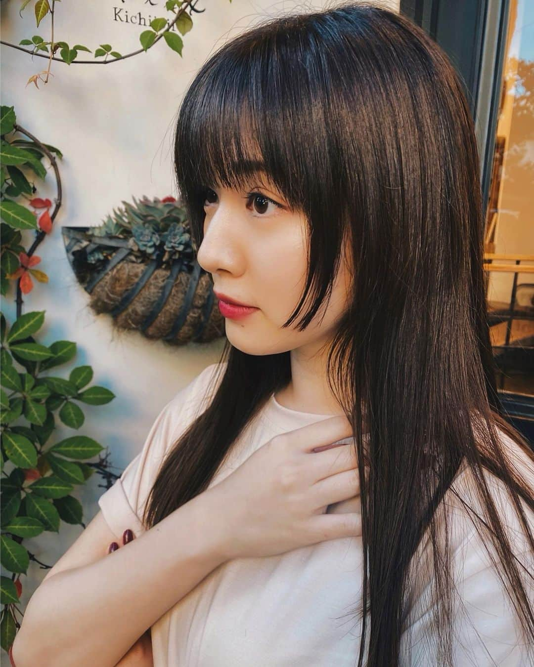 岡本杏理のインスタグラム：「結構切ってもまだまだロング🍂♡ #ダブルライン #belle」