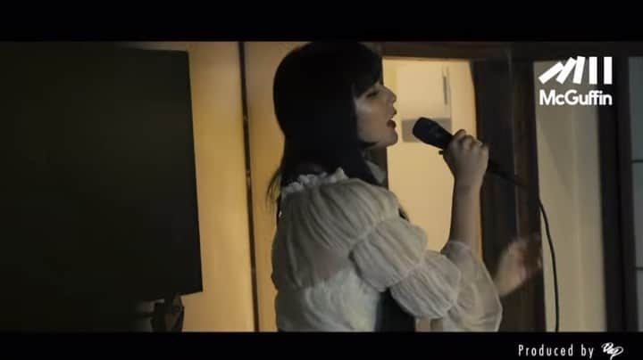 DAOKOのインスタグラム：「McGuffin Youtubeチャンネルにて、“【Daoko】-UNKNOWN LIVE-”が公開されました！  2021年9月11日〜9月23日にかけて渋谷・原宿で開催された、Daoko “むすひむすび展”。 原宿会場である、UNKNOWN HARAJUKUにて収録されたLIVE映像が公開されました！！ ぜひチェックしてください🎞  @mcguffin_official  @unknownharajuku  #daoko #むすひむすび展 #mcguffin #unknownharajuku」