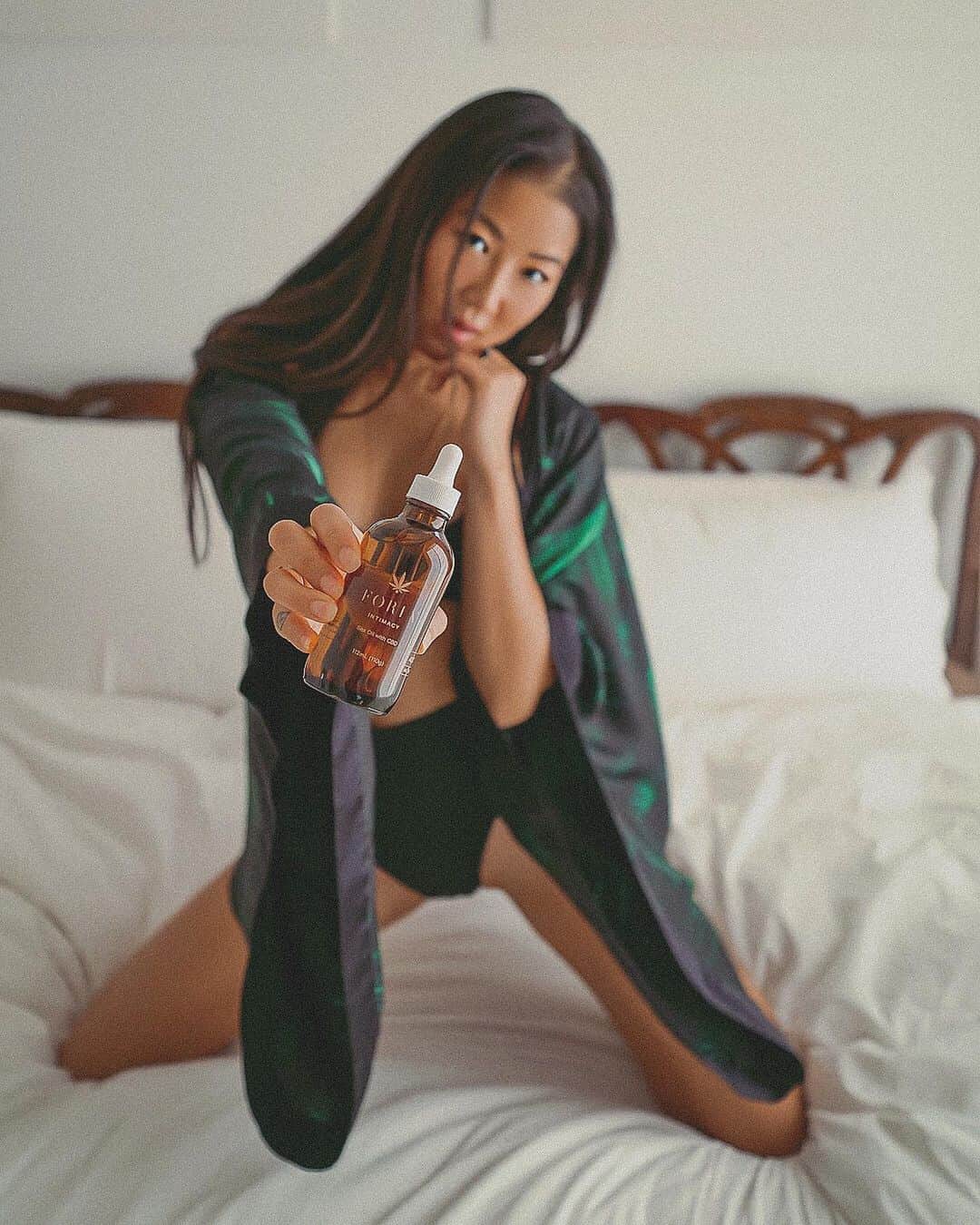 GODDESS OF LOVEのインスタグラム：「The @foriawellness, 'All Night Long Kit’ is great for ‘All Day Long’ as well 😘... ForiaWellness.com ~use promo code: MOONMAISON20 #foriapartner #plantlovewithin #organic #cbdwellness  #ad」