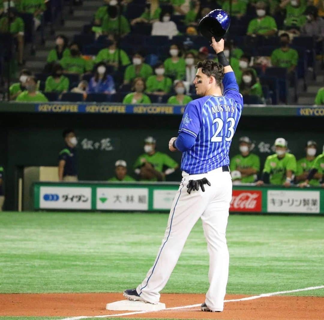 タイラー・オースティンのインスタグラム：「Thank you Baystars fans!   ベイスターズファンの皆さまへ。 帰国して以降、自分は今シーズンについての振り返りの時間を過ごしていますが、皆さんには日頃からのサポートに対する感謝を伝えたいという想いでいっぱいになりました。ありがとうございました！最終的なゴールに辿り着くことはできませんでしたが、良いものもたくさん生まれたシーズンだったと思います。皆さん、ベイスターズの未来は明るいですよ！」