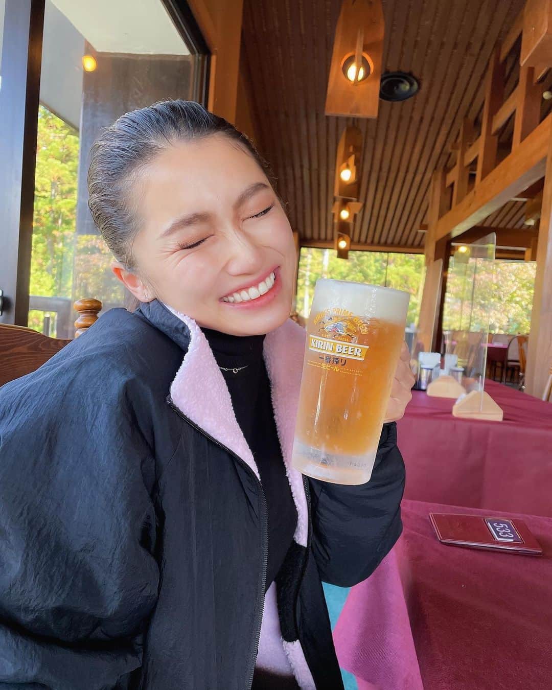 清水香澄のインスタグラム：「. ⛳️<🍻  ゴルフ場で飲むビール最高だよね  #ゴルフは有酸素運動 #寒くてもビール #ゴルフ女子 #時差投稿」