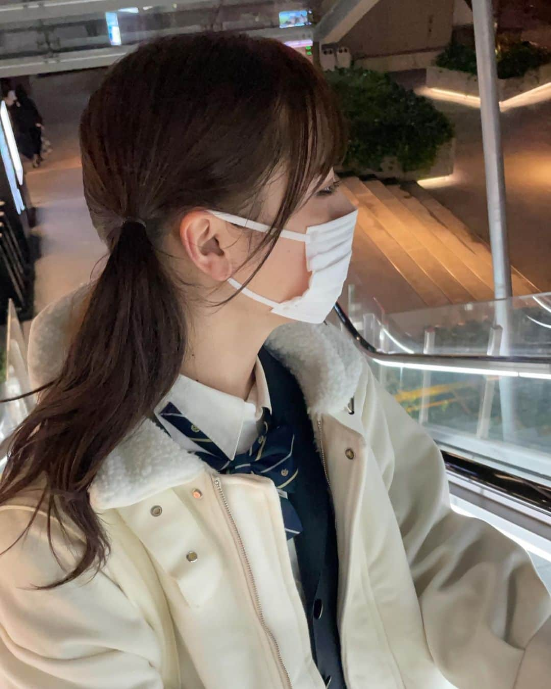 井手上漠さんのインスタグラム写真 - (井手上漠Instagram)「はっぴーはろうぃーん！ってことで制服を着て渋谷をすこしぶらりしてきました😌」10月27日 22時02分 - baaaakuuuu