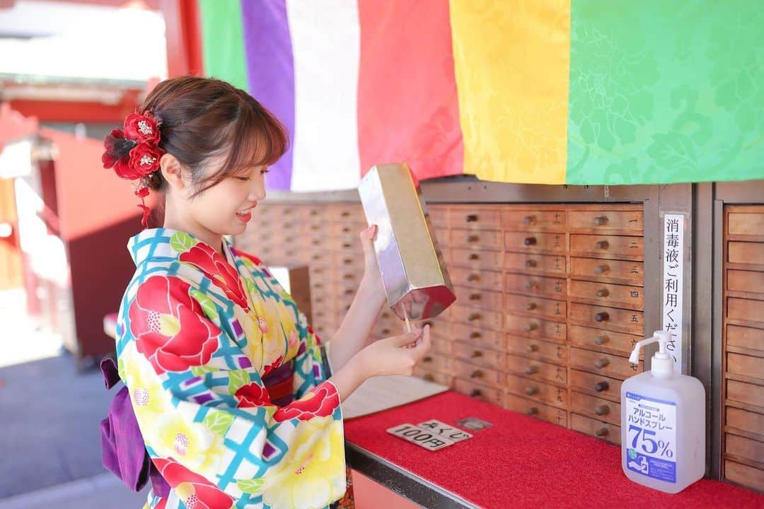 瀬戸初夏のインスタグラム：「おみくじひいたよ〜」