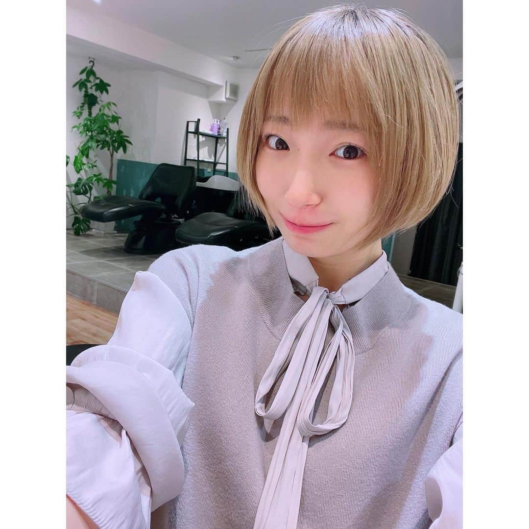 有明ゆなさんのインスタグラム写真 - (有明ゆなInstagram)「しゃー！！！ 髪の毛切ったぜーい👼✂️ さすがや！！！」10月27日 23時09分 - ariake_yuna