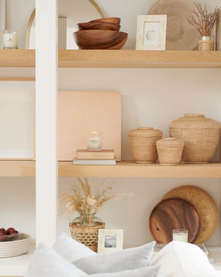 The Little Marketのインスタグラム：「Pull your shelves together with unique handmade pieces from around the world. Our curated collection of shelf-worthy decor keeps cozy essentials within reach while displaying your most treasured pieces that are too pretty to put away like baskets, bowls, and trays. Link in bio to shop.」