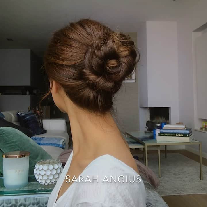 のインスタグラム：「This bun is everything✨♥️ #veryromantic #updo #hairbun #sarahangius #hairtutorial」