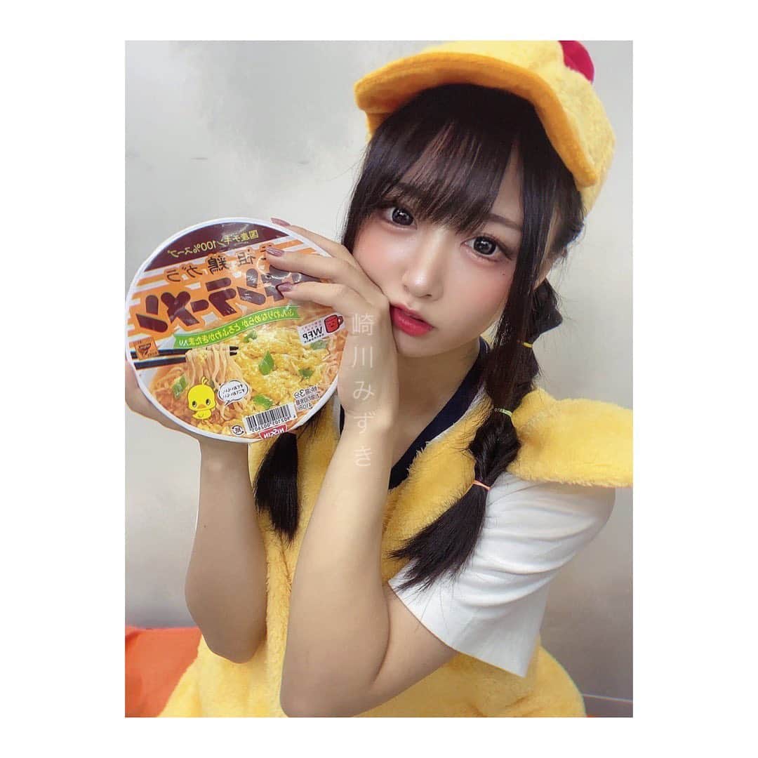 崎川みずきのインスタグラム：「ENDAY仮装ライブ🐣1日目in名古屋  #ハロウィン #ひよこコスプレ #仮装 #ハロウィンコスプレ #Cosplay #ひよこファミリー #チキンラーメン #portrait #コスプレ #コンカフェ #メイド喫茶 #地下アイドル #グラビアアイドル #自撮り #selfie #偶像練習生 #自拍 #メイド #日系 #ヘアアレンジ #三つ編みアレンジ #アイドル前髪 #アイドル衣装 #地雷メイク #名古屋グルメ」