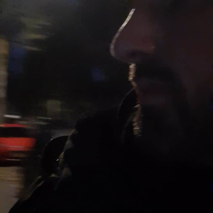 ベン・ソーンダースのインスタグラム：「My boy singing My song - Geen brug te ver - in januari pas uit en boy zingt hem helemaal weg 💙 he didnt know i was filming him 😇 #Benjiboy  @detroubadoursofficial jan op @omroepgld」