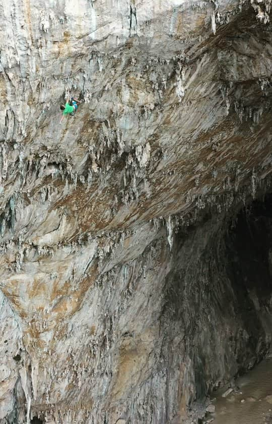 ヨルグ・バーホーベンのインスタグラム：「'Lion de Panshir' (8b+) 🔥 One of the only trips abroad in the past two years was to Sardinia. I was flabbergasted by the amount of rock and variety of climbing areas.  The Millenium Cave is one of the most impressive rock features I've ever seen, 60 meters high and 300 meters in, stalactites all the way. You can literally build a small village in there. Maybe someone should 🤔😂 • @marmot_mountain_europe @lasportivagram @vibram @petzl_official」