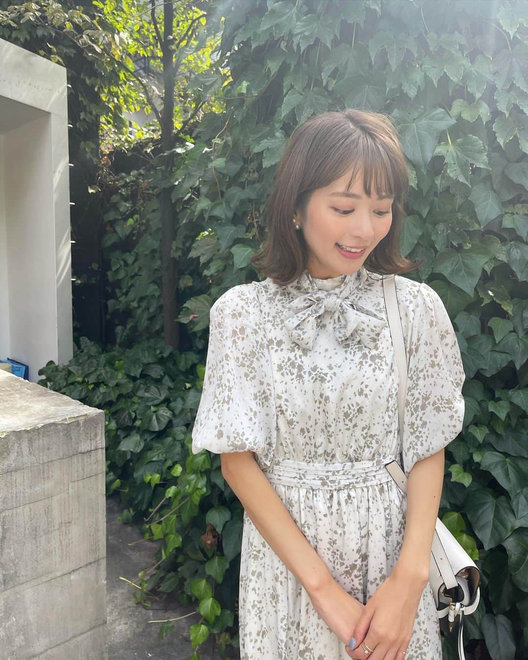 沖田愛加さんのインスタグラム写真 - (沖田愛加Instagram)「ちょっと前の写真だけど☺︎ （しかも半袖。笑） 載せるの忘れてた😢 ちなみにこの1枚目の写真はLINEのトプ画！笑 👗#anuans 👜#loewe 👡#charlesandkeith . . #ワンピース #ワンピースコーデ #ワンピ #表参道カフェ #チャールズアンドキース #パンプスコーデ #ロエベ #綺麗めコーデ」10月28日 7時31分 - okita_aika